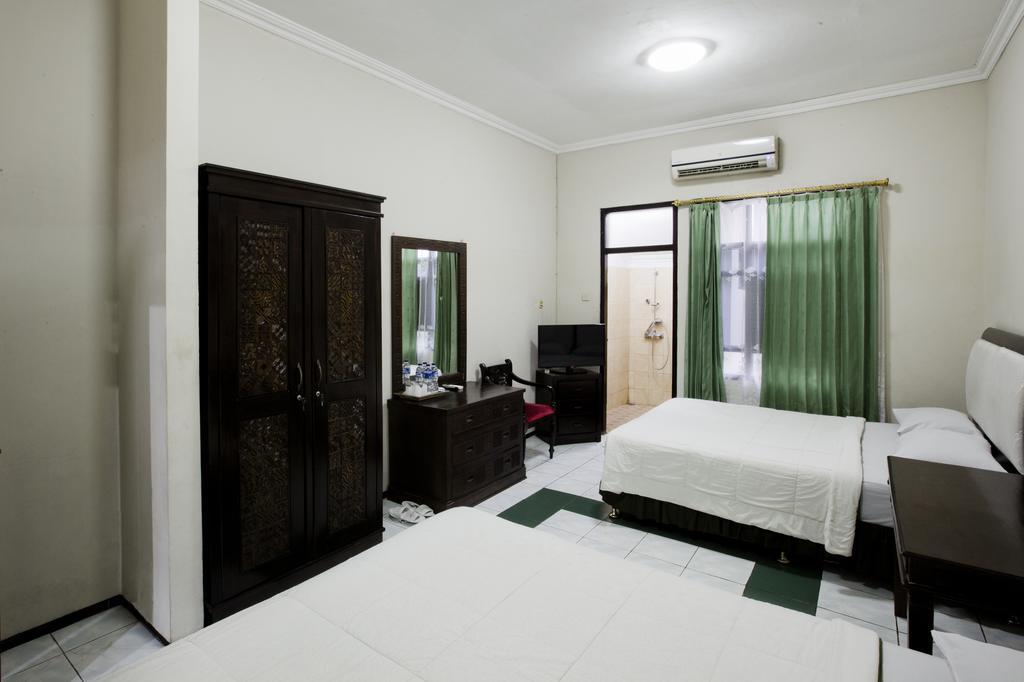 Hotel Galuh Anindita Джокьякарта Экстерьер фото